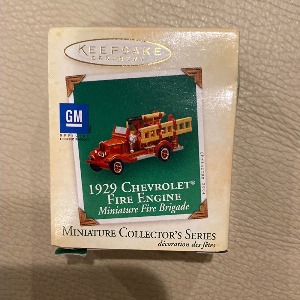 Hallmark 1929 Chevrolet Fire Engine Ornament - Red and Green
